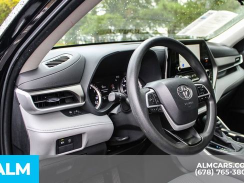 Used 2023 Toyota Highlander L image 31