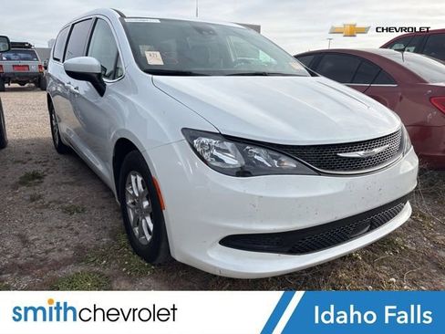Used 2023 Chrysler Voyager LX FWD image 1