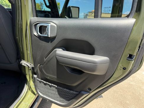 Used 2023 Jeep Wrangler Unlimited w/ Sun & Screen Package AWD/4WD image 28