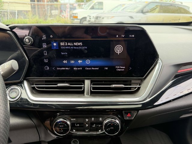Certified 2024 Chevrolet Trax RS w/ Sunroof Package FWD image 24