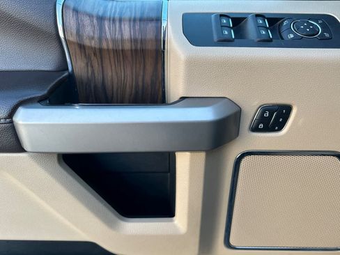 Used 2019 Ford F150 Lariat image 12