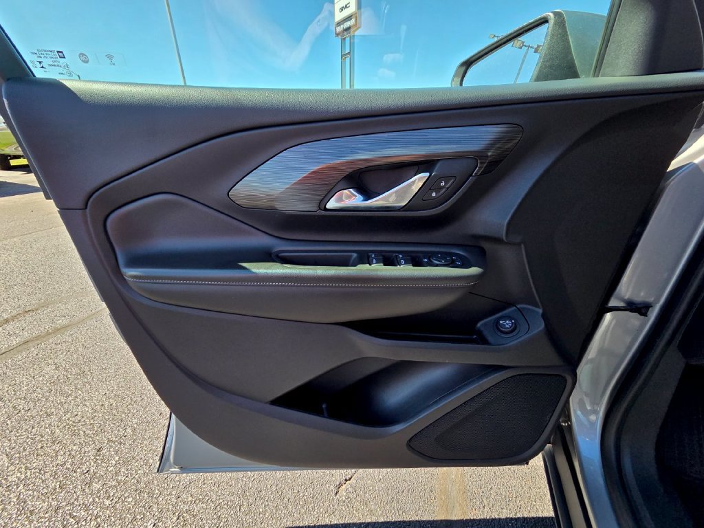 Used 2023 GMC Terrain SLE w/ Driver Convenience Package FWD image 12