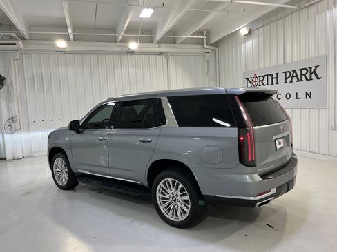 Used 2025 Cadillac Escalade Premium Luxury image 32