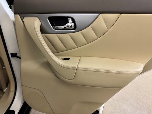 Used 2014 INFINITI QX70 2WD w/ Premium Package image 25