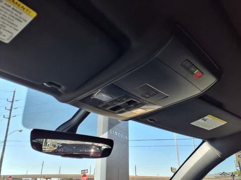 Used 2021 Volkswagen Atlas Cross Sport SE w/ Panoramic Sunroof Package image 18