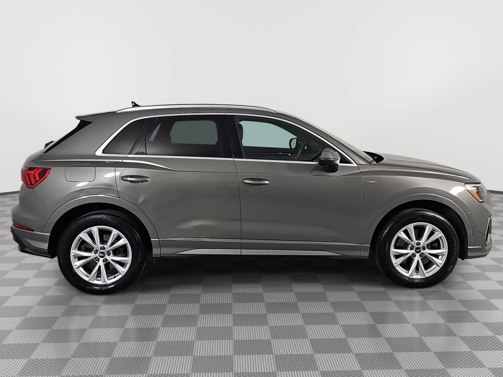 Used 2021 Audi Q3 2.0T Premium w/ Convenience Package AWD/4WD image 9