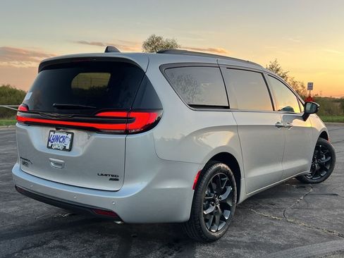 New 2026 Chrysler Pacifica Limited w/ S Appearance Package image 42