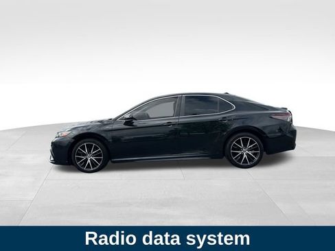 Used 2021 Toyota Camry SE FWD image 2