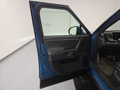 Used 2023 Rivian R1S Adventure AWD/4WD image 16