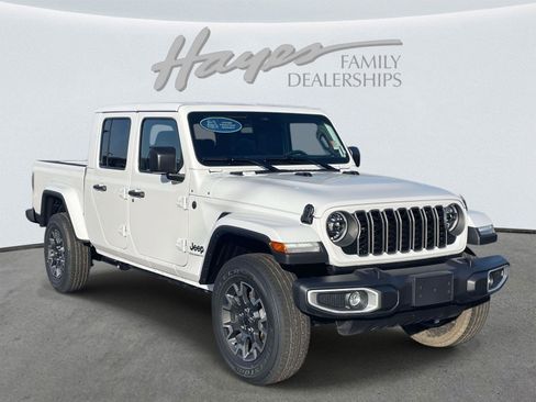 New 2026 Jeep Gladiator Sahara image 2
