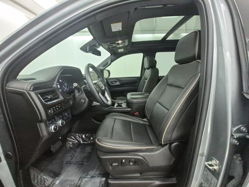 Used 2023 GMC Yukon SLT w/ SLT Premium Package AWD/4WD image 5