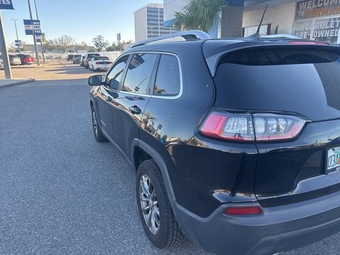 Used 2019 Jeep Cherokee Latitude Plus w/ Comfort/Convenience Group image 7