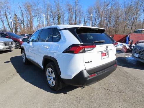 Used 2022 Toyota RAV4 LE image 4