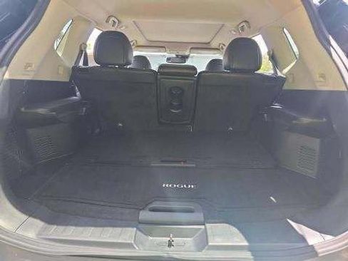 Used 2017 Nissan Rogue SL w/ SL Premium Package FWD image 10