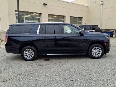 Used 2023 Chevrolet Suburban LT image 7