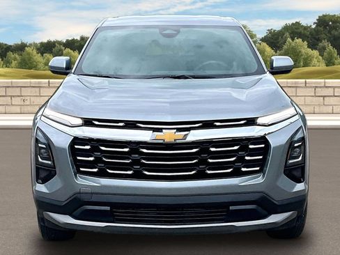 Used 2025 Chevrolet Equinox LT FWD image 3