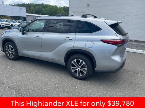 Used 2023 Toyota Highlander XLE FWD image 16