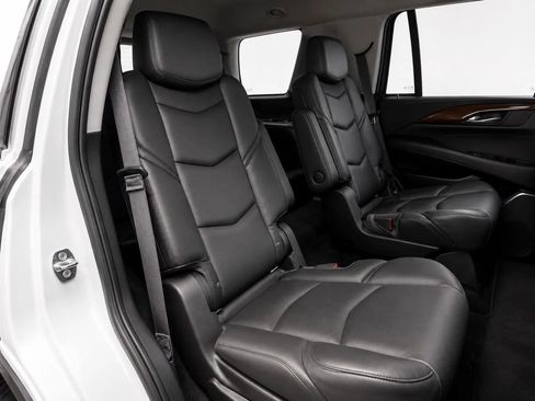 Used 2017 Cadillac Escalade Luxury RWD image 14