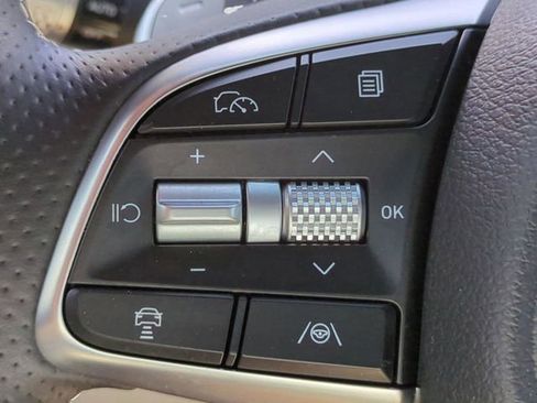 Used 2025 Genesis G70 2.5T image 23