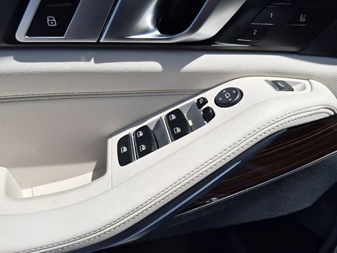 Used 2020 BMW X5 sDrive40i w/ Premium Package image 28