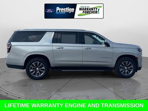 Used 2021 Chevrolet Suburban LT w/ LT Signature Package RWD image 3