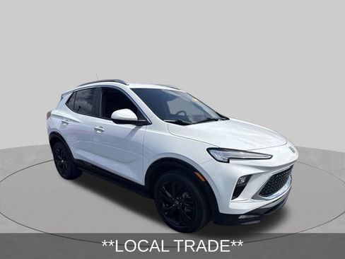 Used 2024 Buick Encore GX Sport Touring FWD image 3
