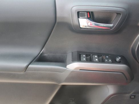 Used 2023 Toyota Tacoma TRD Sport image 30