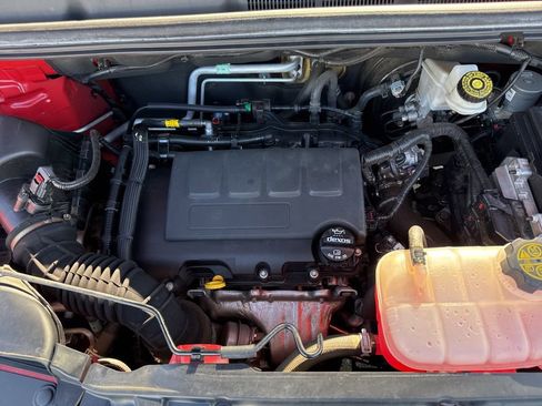 Used 2020 Chevrolet Trax LT w/ LT Convenience Package image 32