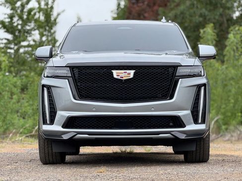 Used 2023 Cadillac Escalade V AWD/4WD image 2