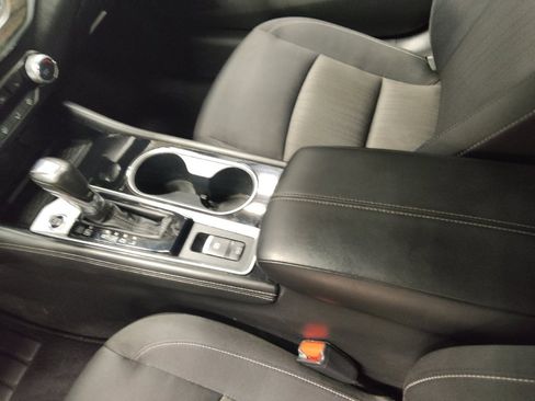Used 2024 Nissan Altima 2.5 SV w/ SV Premium Package FWD image 26