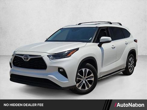 Used 2023 Toyota Highlander XLE AWD/4WD image 1