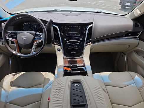Used 2017 Cadillac Escalade 2WD image 13