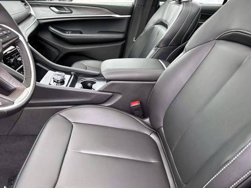 New 2025 Jeep Grand Cherokee Limited image 9