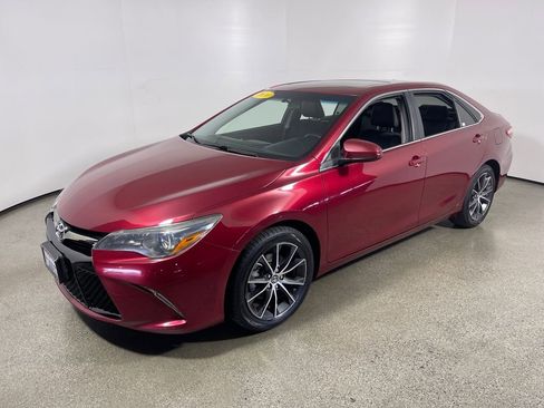 Used 2016 Toyota Camry XSE image 7