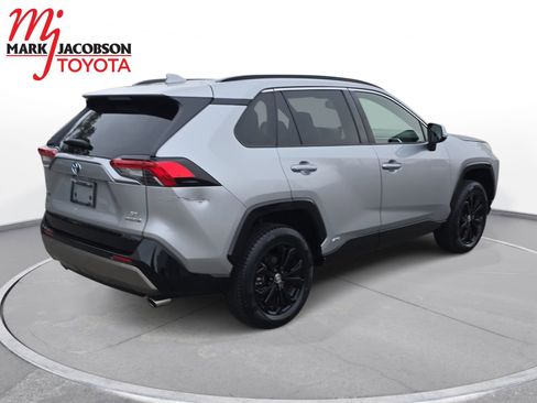 Used 2023 Toyota RAV4 SE image 9