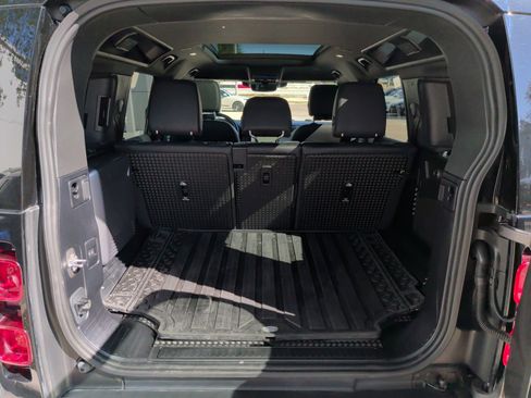 Used 2024 Land Rover Defender 110 S image 33