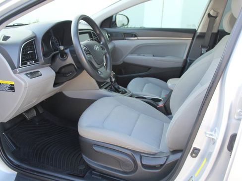 Used 2017 Hyundai Elantra SE image 9