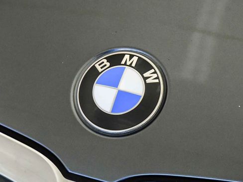 Used 2019 BMW 330i Sedan w/ M Sport Package RWD image 8
