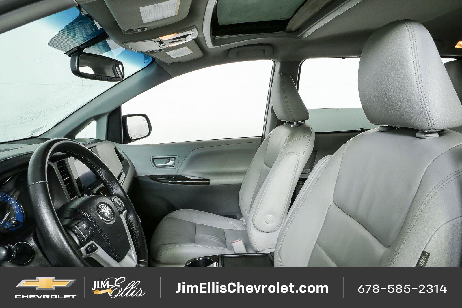 Used 2016 Toyota Sienna XLE FWD image 5