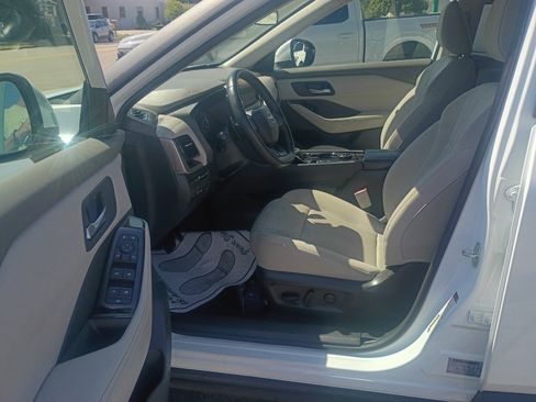 Used 2025 Nissan Rogue SV AWD/4WD image 11