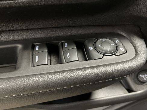 Used 2018 GMC Terrain Denali w/ Advanced Safety Package image 9