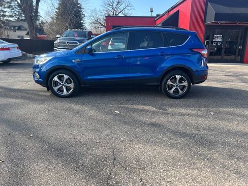 Used 2017 Ford Escape SE w/ Equipment Group 201A image 10