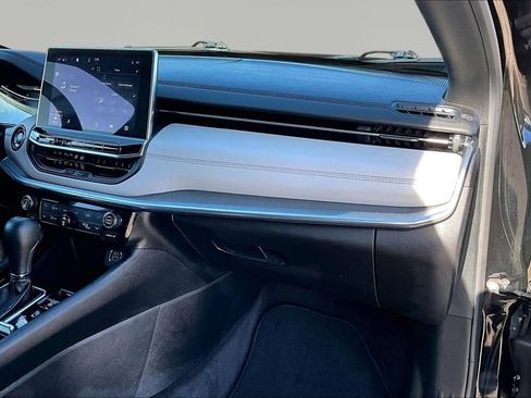 Used 2023 Jeep Compass Limited image 17