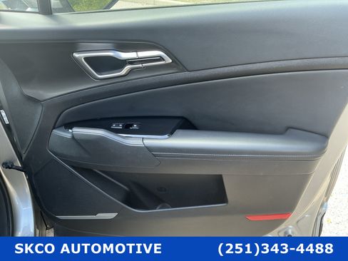 Used 2024 Kia Sportage EX FWD image 12