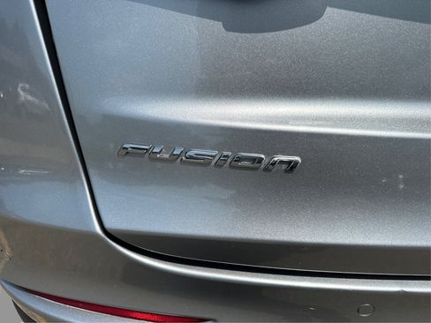 Used 2020 Ford Fusion SE FWD image 28