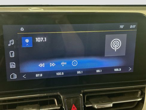 Used 2025 Chevrolet TrailBlazer LT AWD/4WD image 21