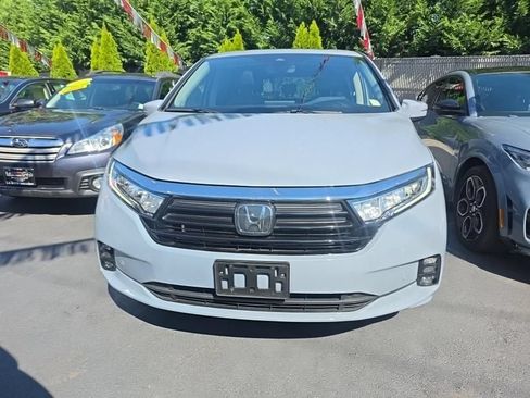 Used 2024 Honda Odyssey Touring image 2