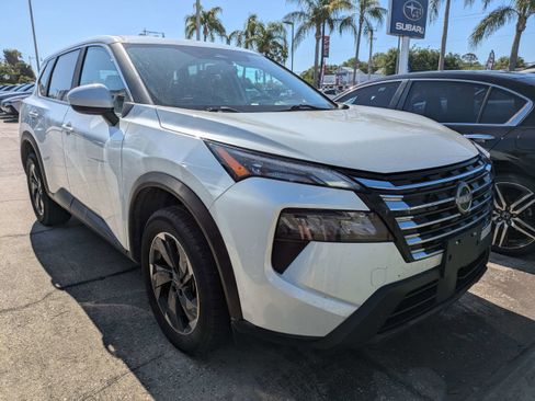 Used 2024 Nissan Rogue SV image 1