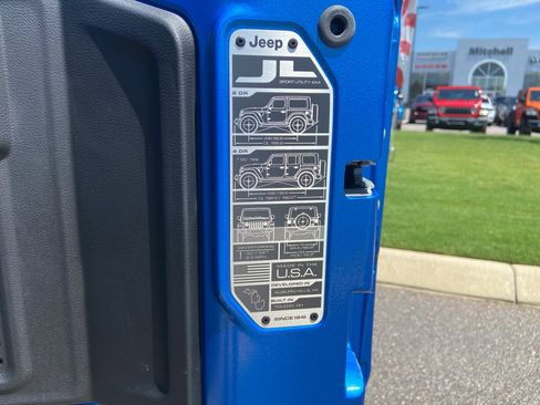 New 2025 Jeep Wrangler Sahara image 38