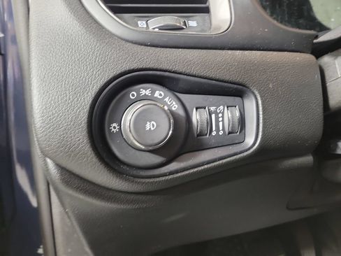 Used 2022 Jeep Renegade Latitude AWD/4WD image 13